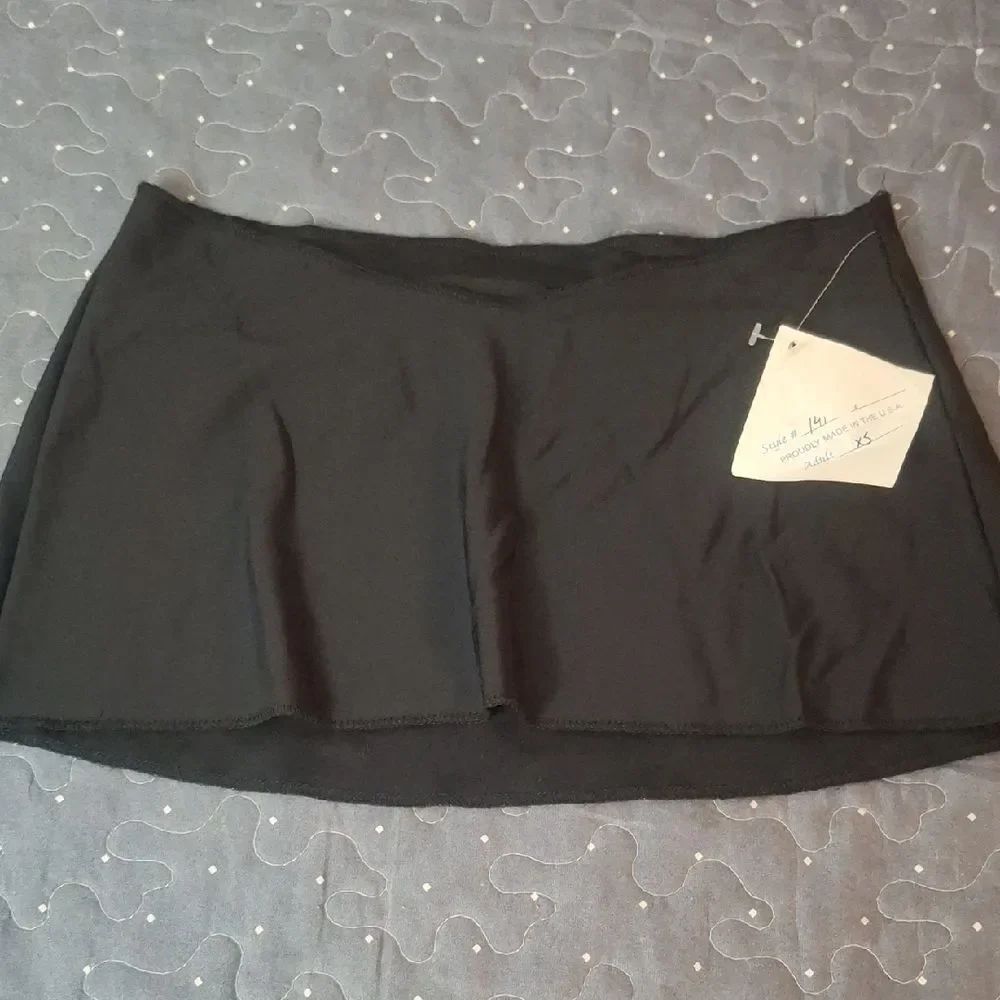 Kathleen Black Women's Skirt size Xsmall NWT